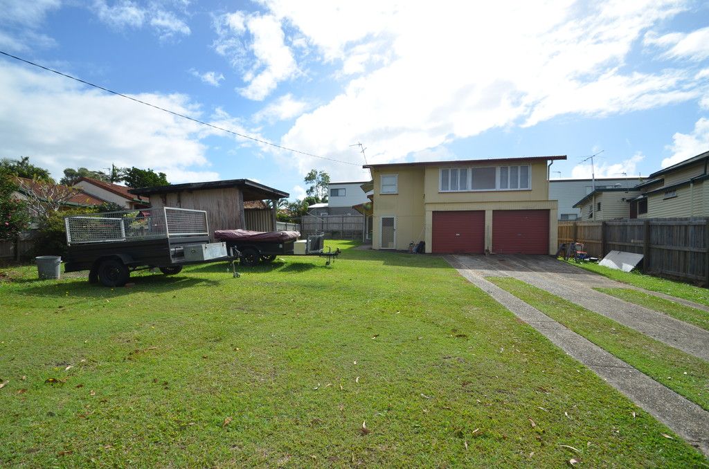 7 Chirn Crescent, LABRADOR QLD 4215 House Sold