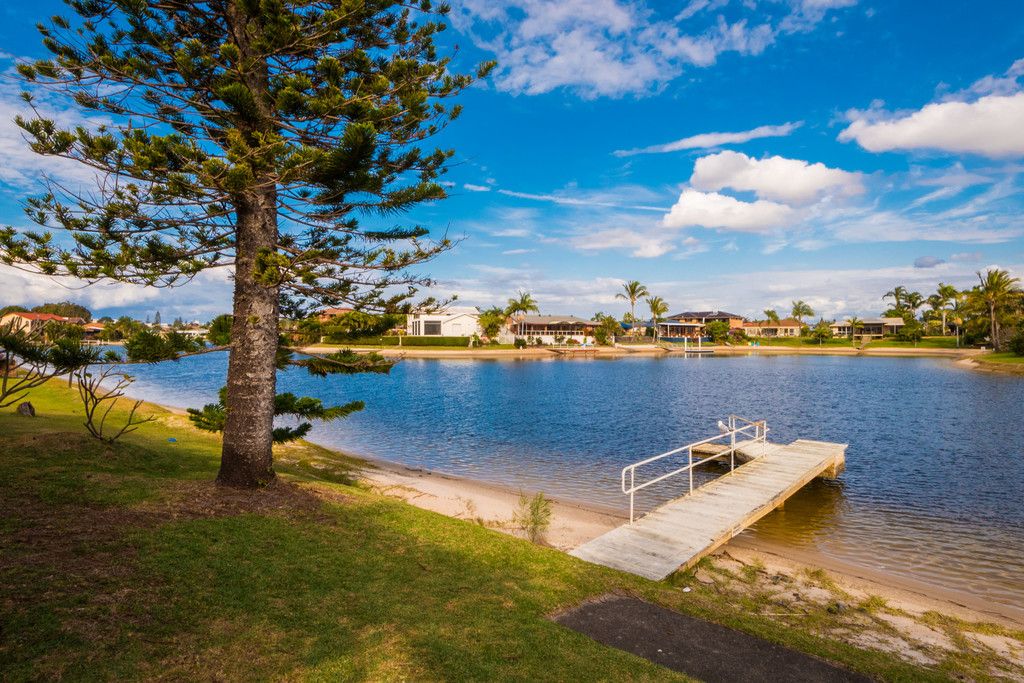 23 Weatherly Avenue, MERMAID WATERS QLD 4218 House Sold