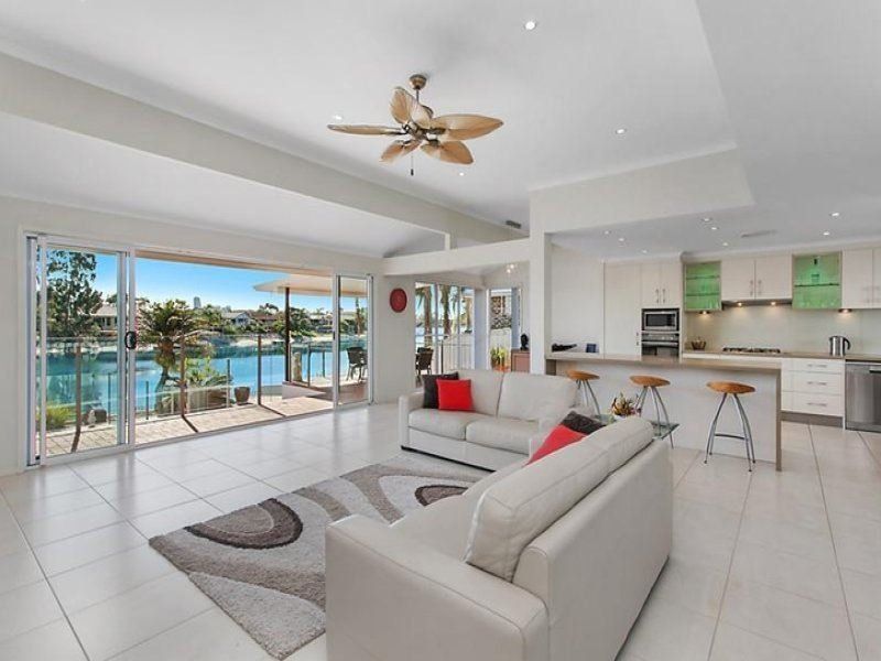 8 Wanneroo Court, MERMAID WATERS QLD 4218 House Sold