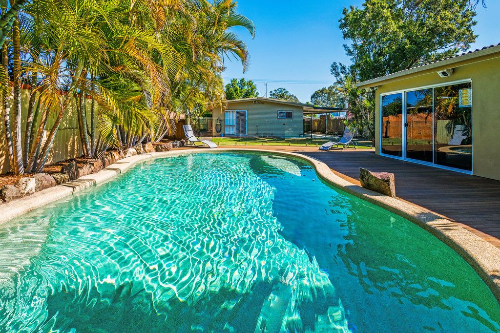 19 Deagon Drive, RUNAWAY BAY QLD 4216 House Sold