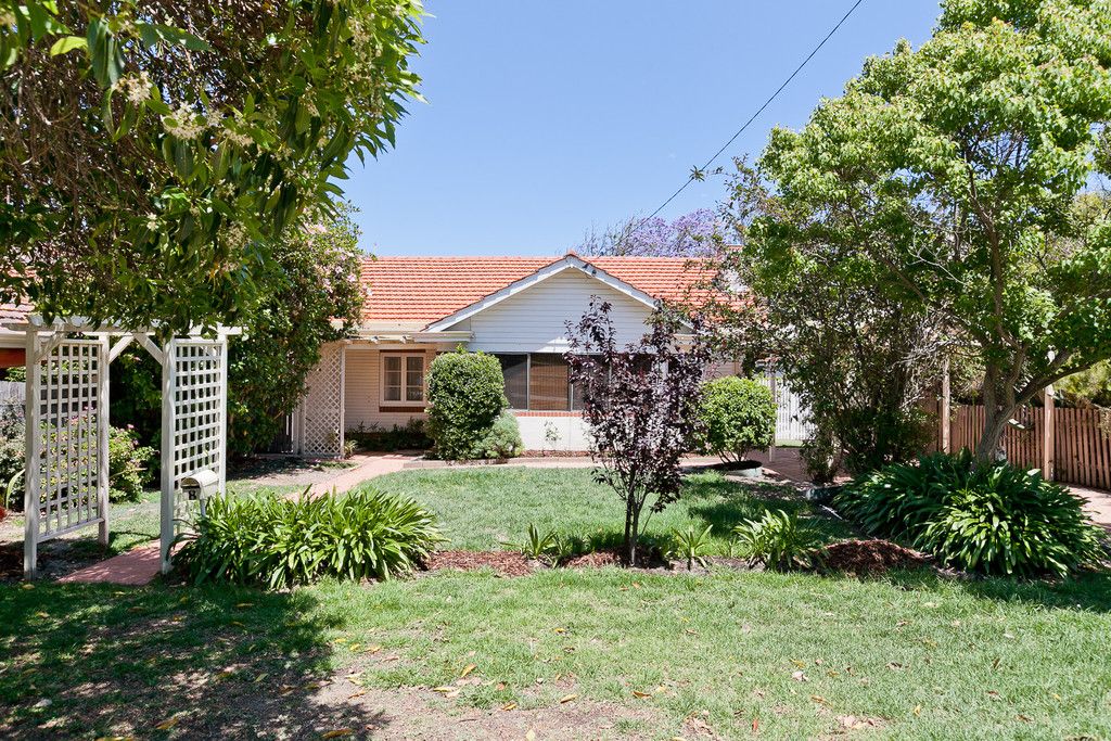 8 Bryant Avenue, MOSMAN PARK WA 6012 House Leased