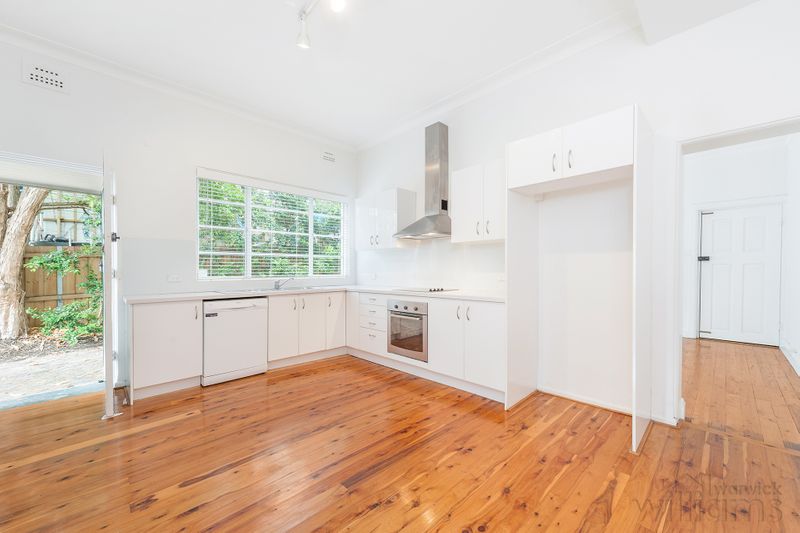 4/18 Joubert Street