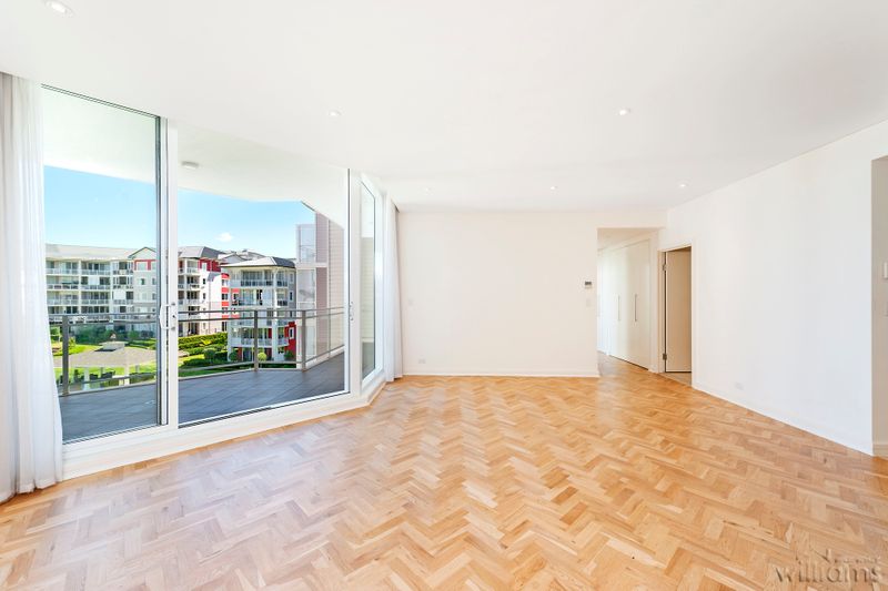 407/38 Peninsula Drive