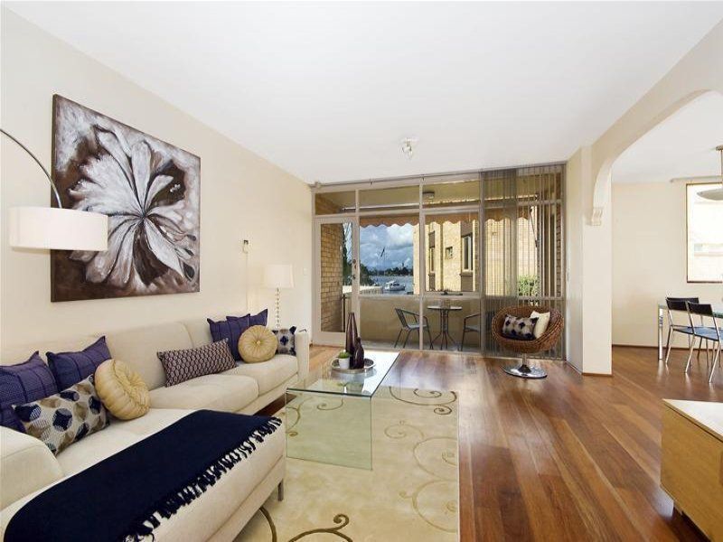 2/104 St Georges Crescent