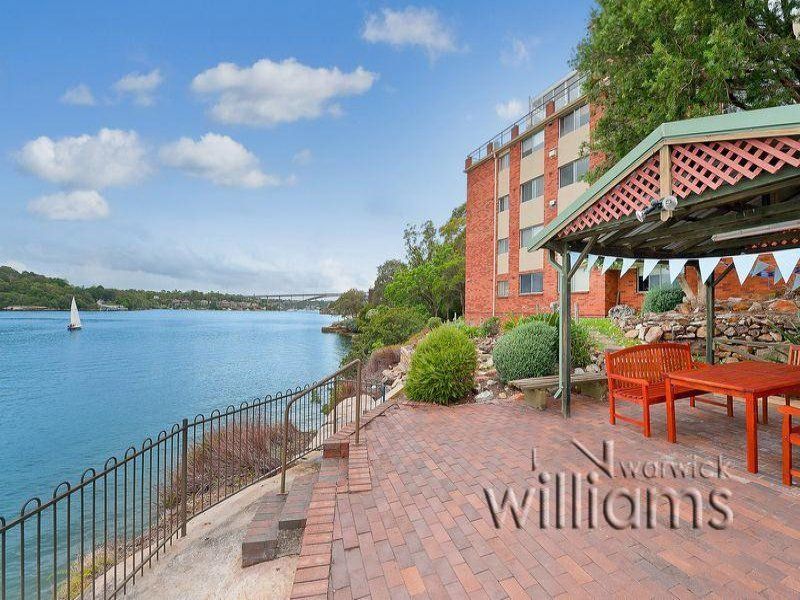 17/7 Bortfield Drive