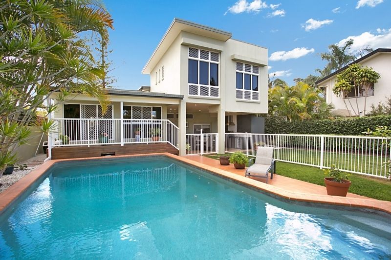 18 The Corso, Isle Of Capri QLD 4217 House Sold