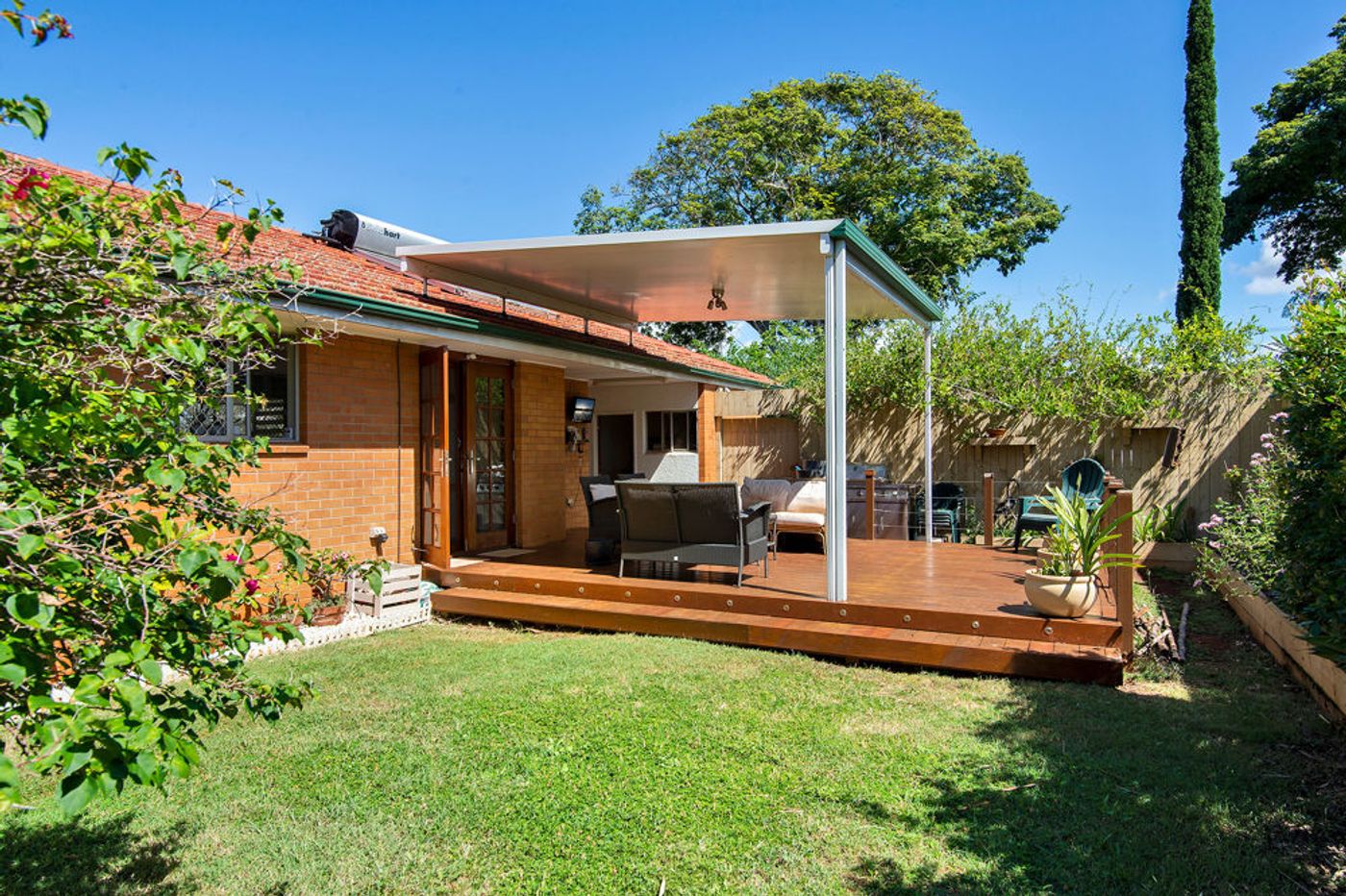 106 King Street, WOODY POINT QLD 4019 House Sold