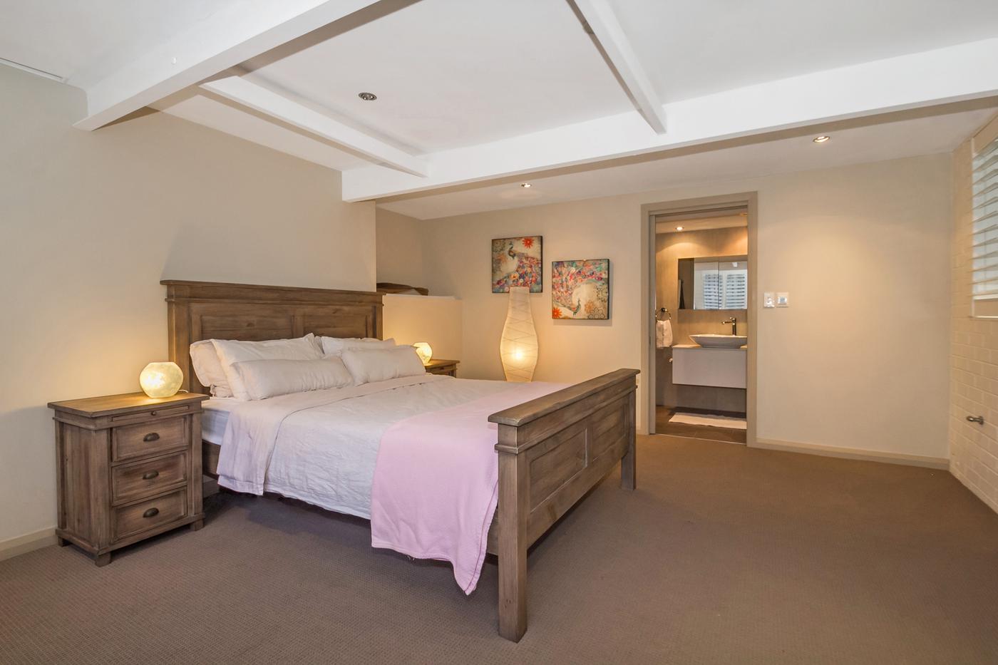 9 Ennerdale Crescent, Wheeler Heights NSW 2097 Property Information