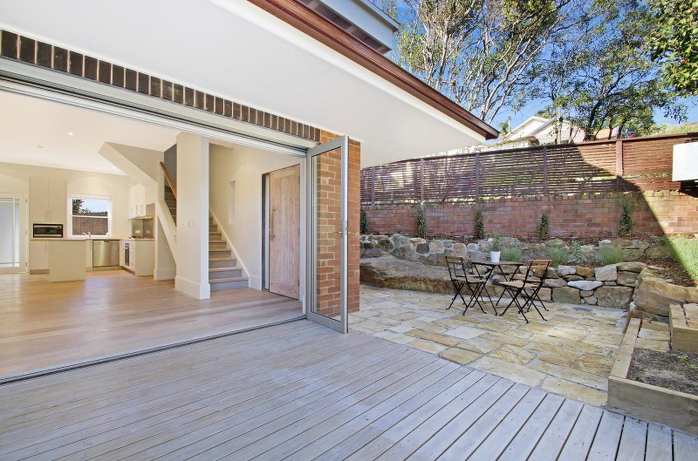 2/220 Sydney Road, Fairlight NSW 2094 Property Information