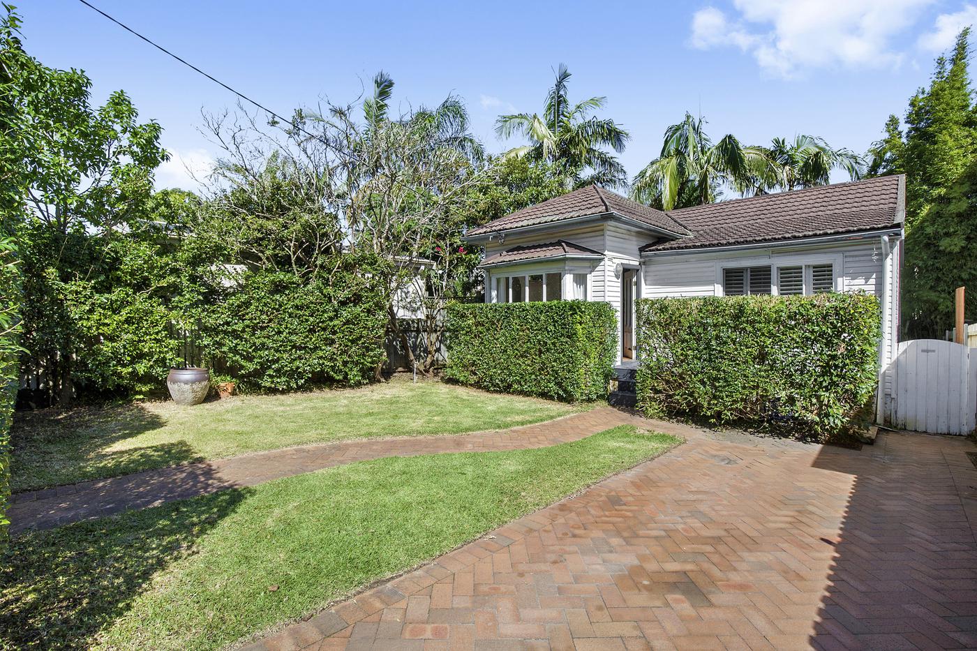 2 Wyuna Avenue, Freshwater NSW 2096 House Sold