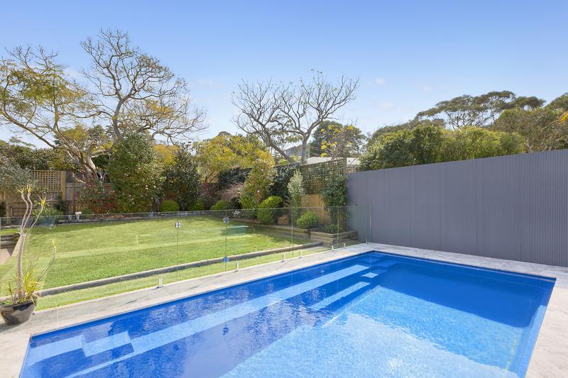 8 Reynolds Crescent