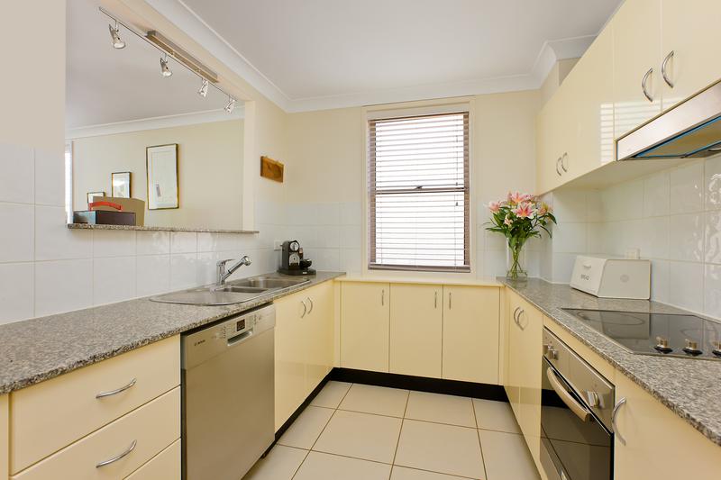 2/17 Pittwater Road