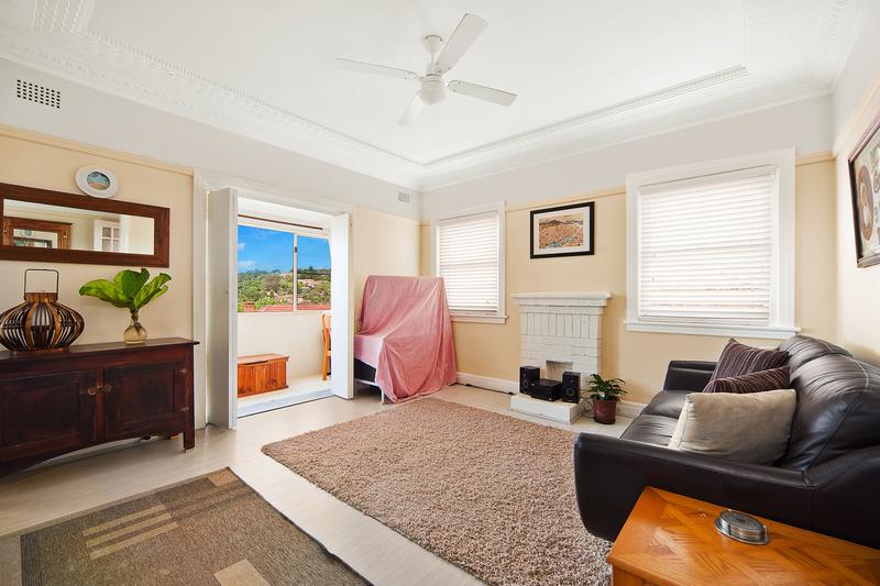 2/1 White Street