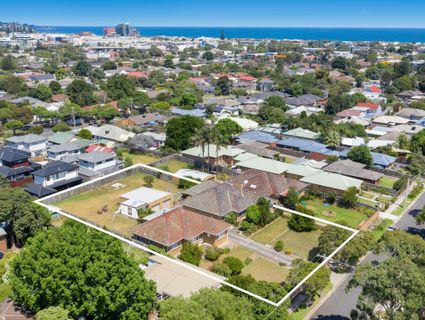 28 & 30 Cricklewood Avenue, Frankston, VIC, 3199