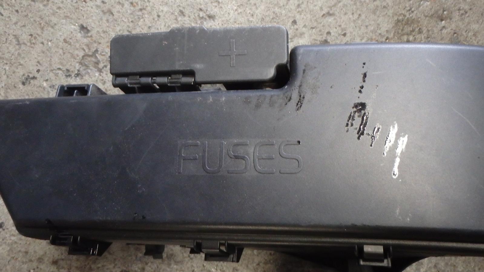 View Auto part Fuse Box Volvo Xc90 2004