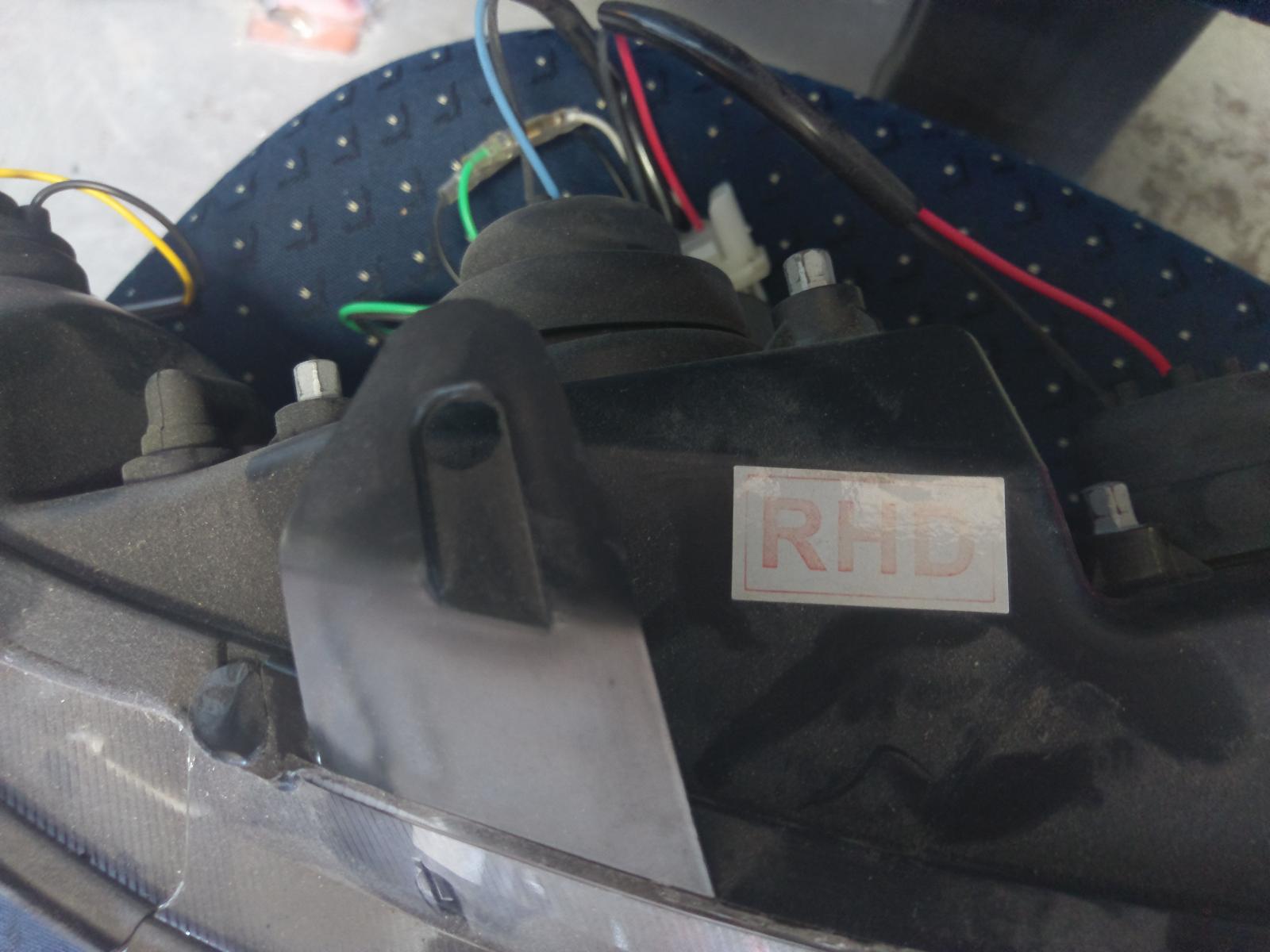 View Auto part Right Headlamp Holden Commodore 2006