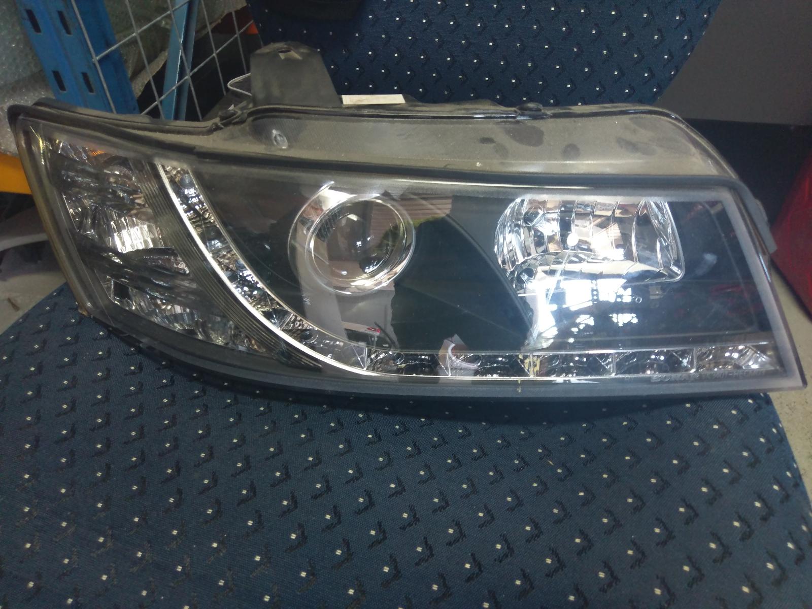 View Auto part Right Headlamp Holden Commodore 2006