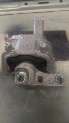 View Auto part Mount Volkswagen Tiguan 2010
