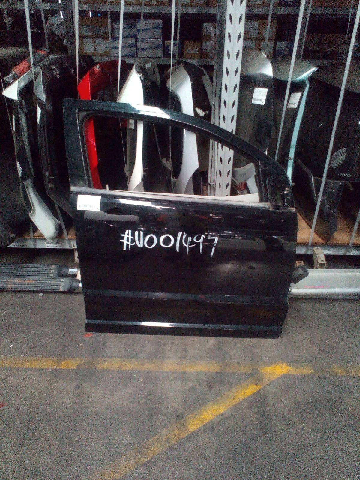 View Auto part Right Front Door Dodge Caliber 2007