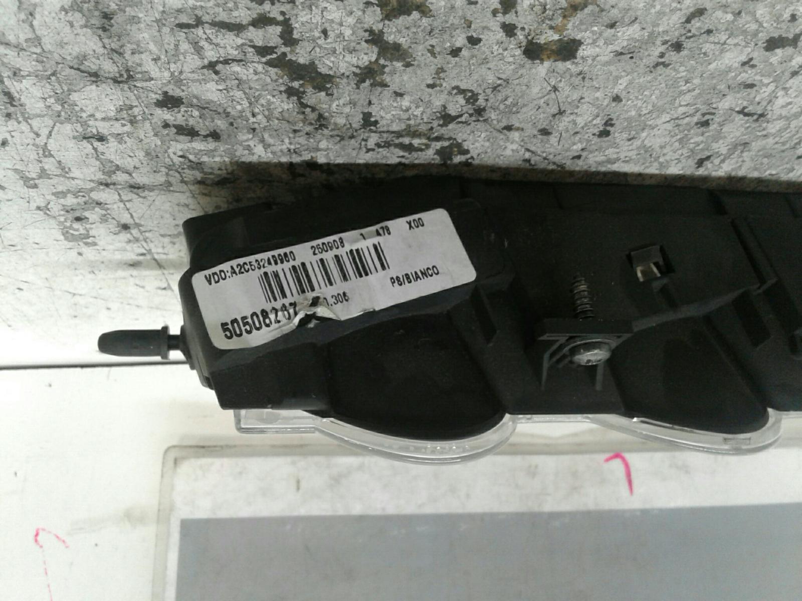 View Auto part Gauge Alfa Romeo 159 2009