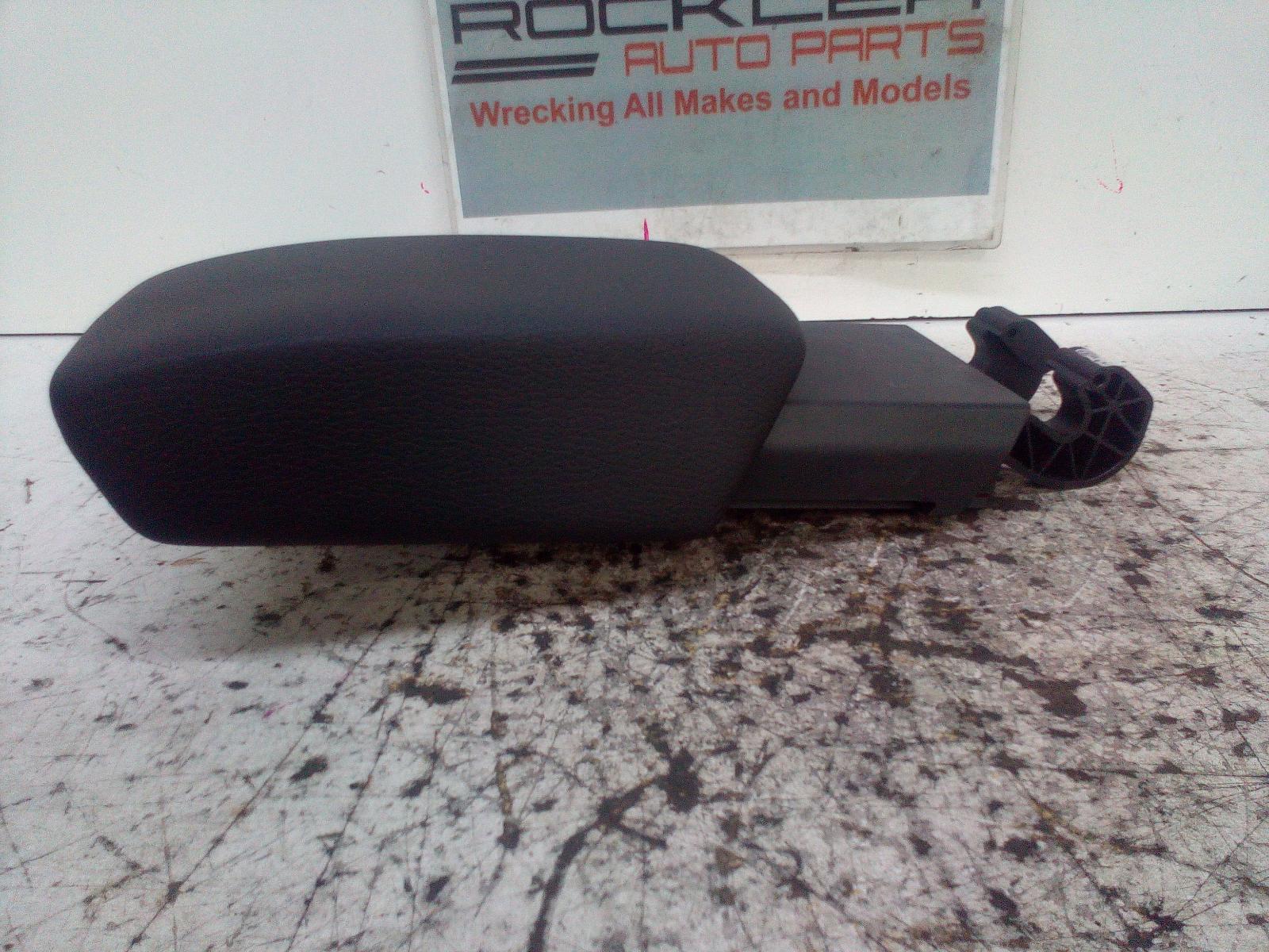 2013 Opel Astra Console View Auto part Console Opel Astra 2013