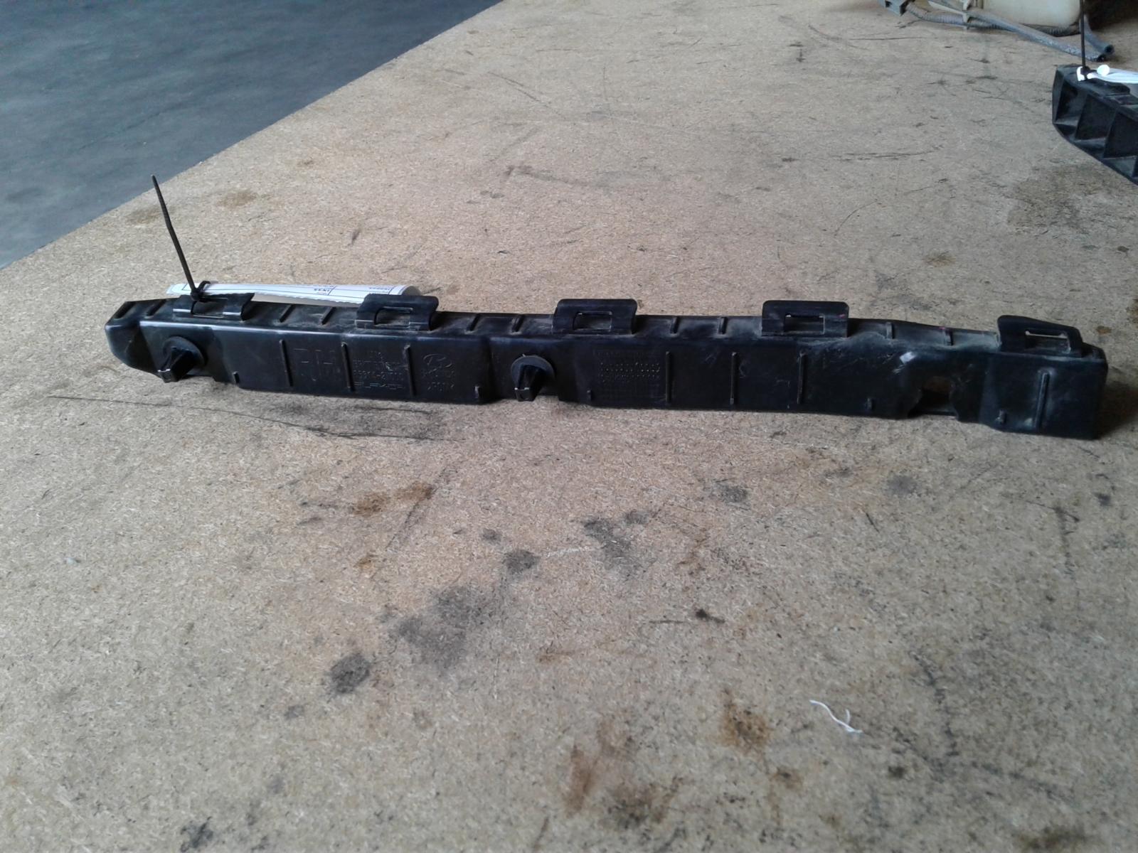 View Auto part R/Bar Bracket/Reinfo Hyundai Ix35 2013