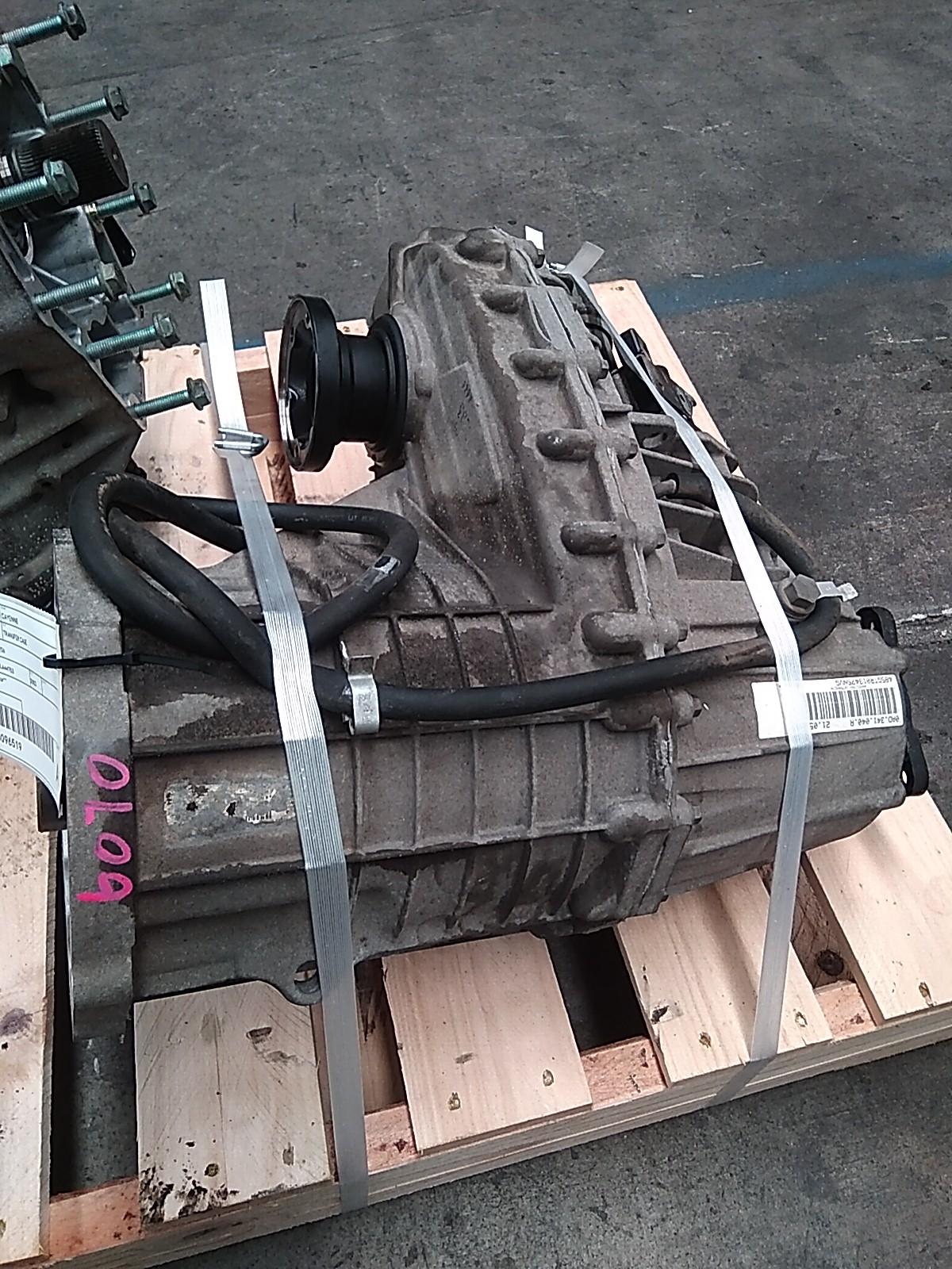 View Auto part Transfer Case Porsche Cayenne 2003