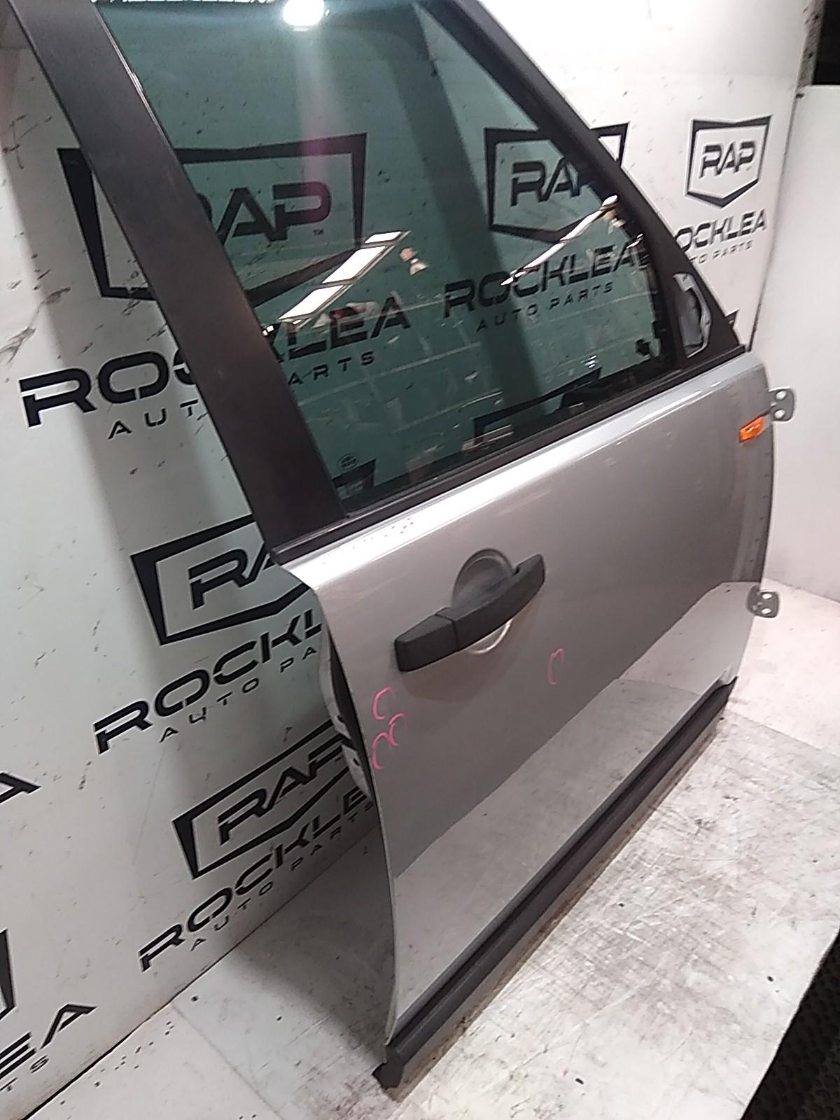 View Auto part Right Front Door Land Rover Discovery 2008