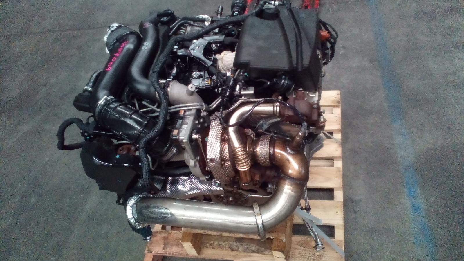 View Auto part Engine Chrysler 300c 2013