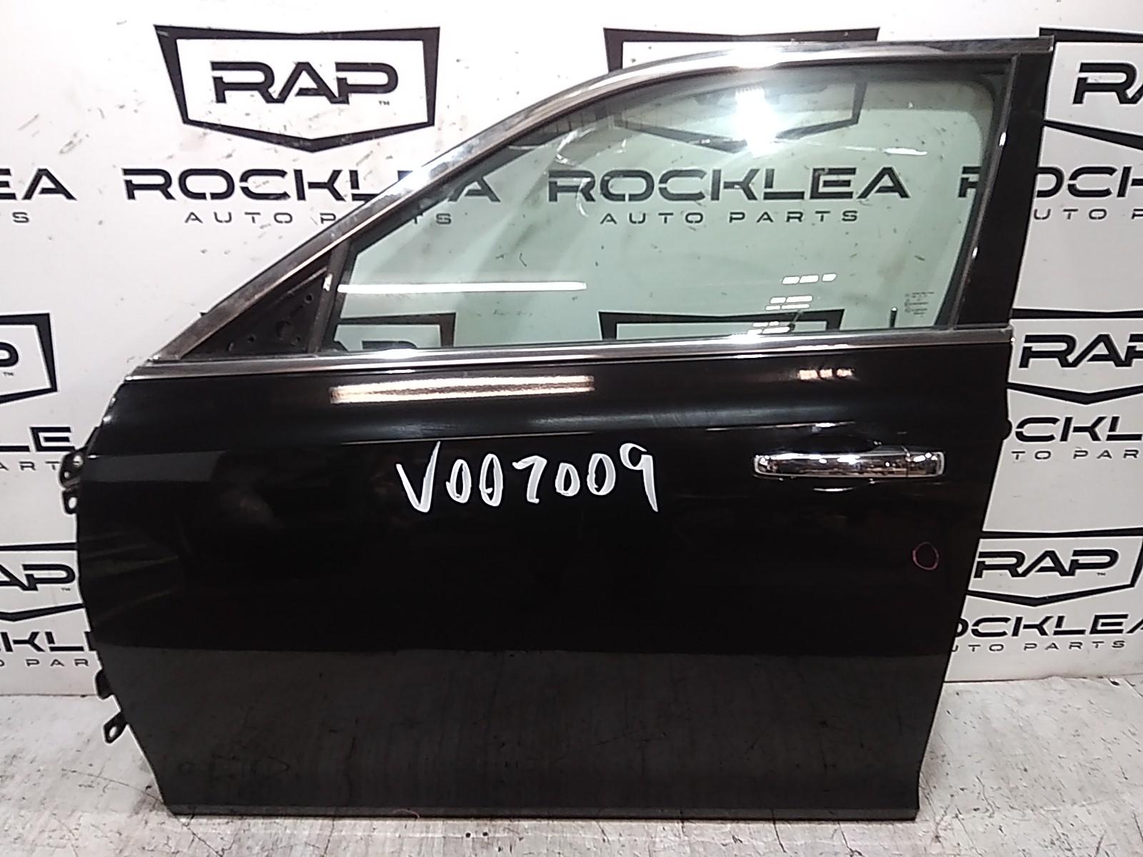 2013 Chrysler 300c Left Front Door View Auto part Left Front Door Chrysler 300c 2013