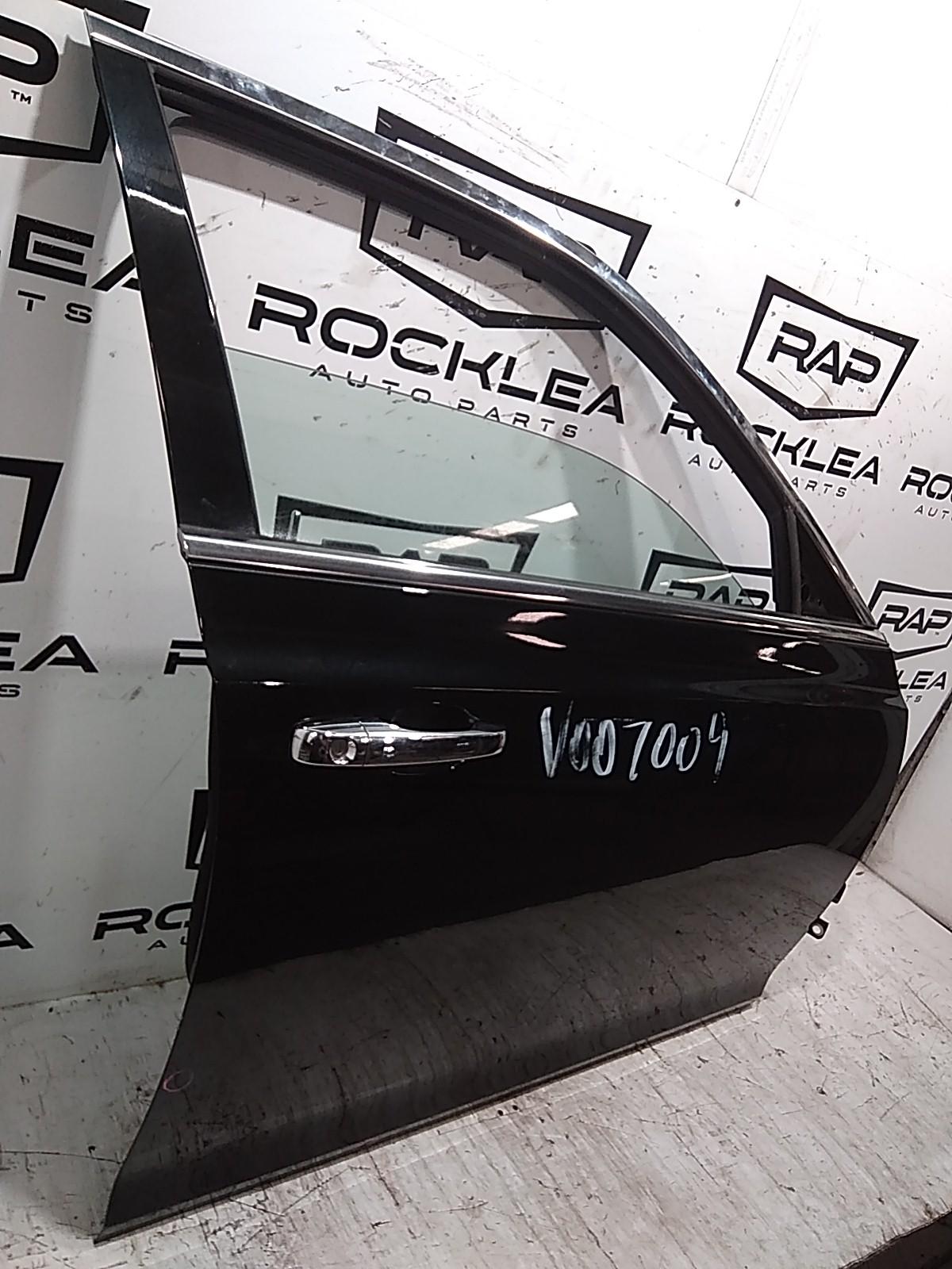 2013 Chrysler 300c Right Front Door View Auto part Right Front Door Chrysler 300c 2013