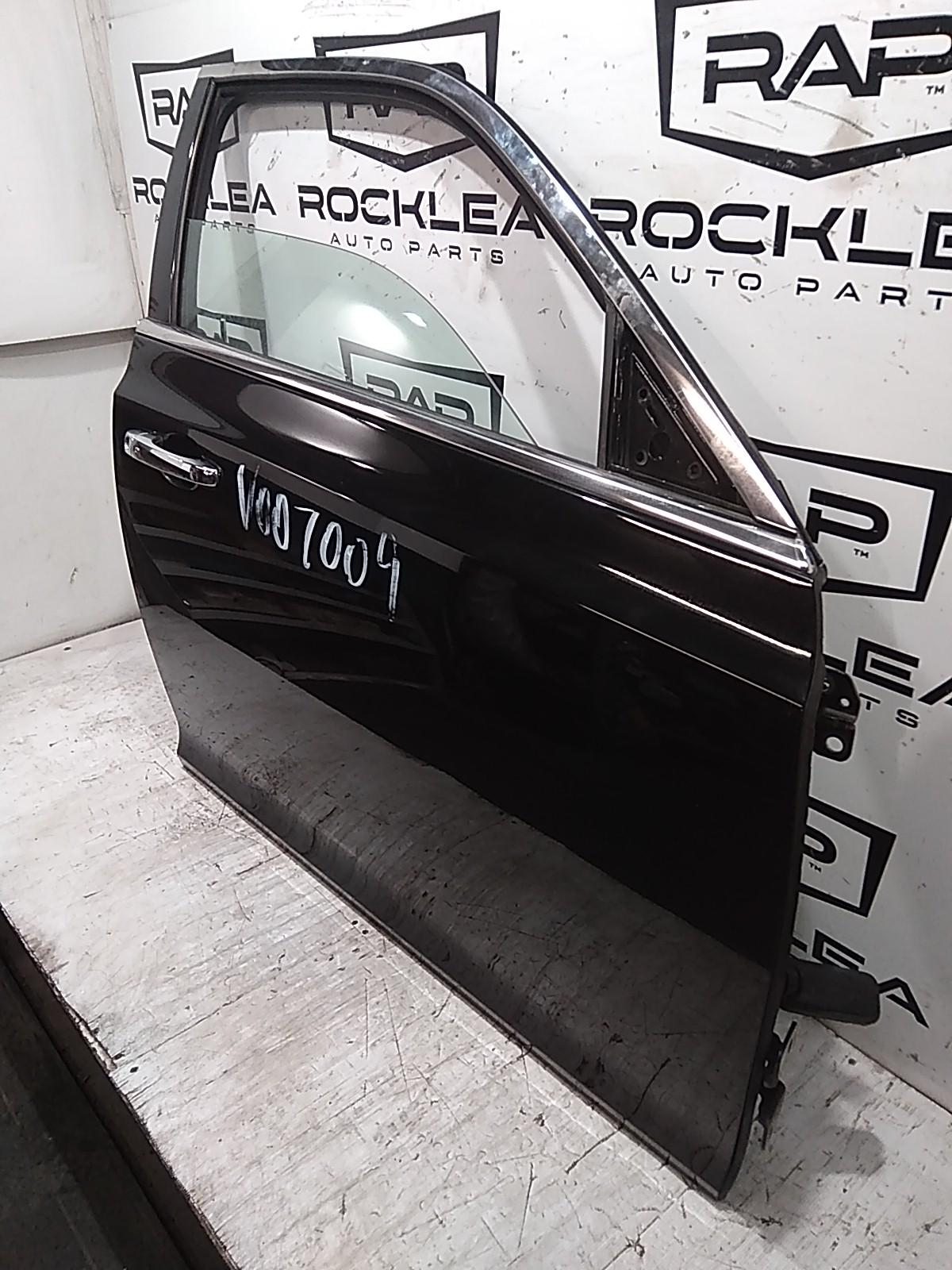 2013 Chrysler 300c Right Front Door View Auto part Right Front Door Chrysler 300c 2013