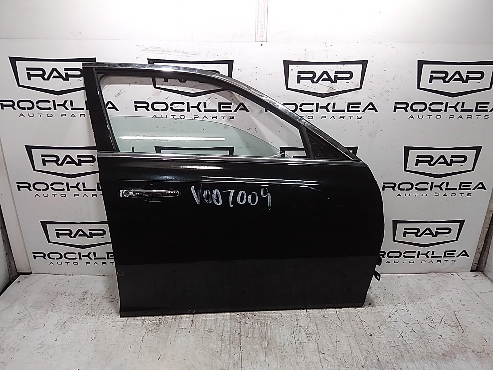 2013 Chrysler 300c Right Front Door View Auto part Right Front Door Chrysler 300c 2013