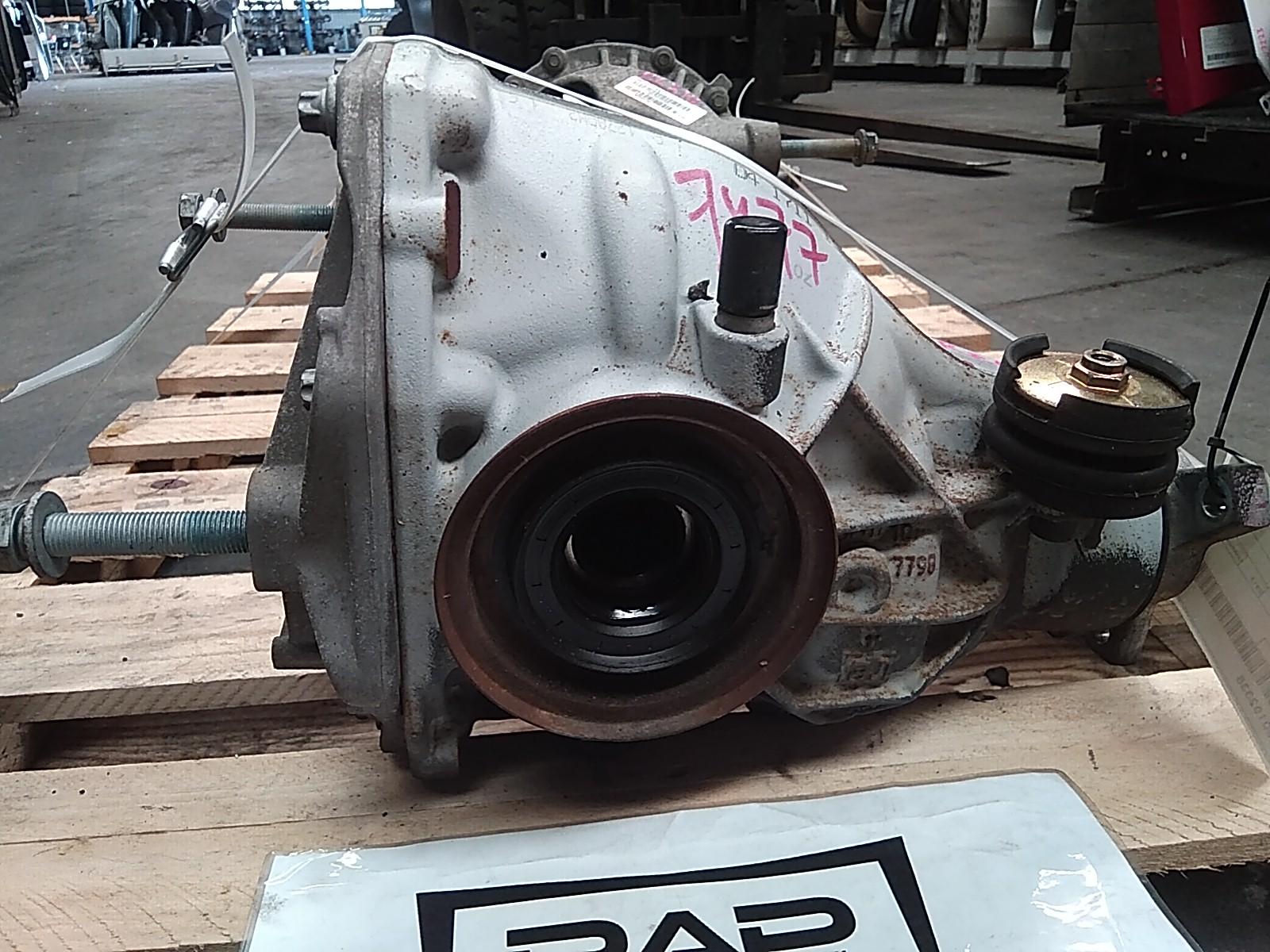 View Auto part Differential Centre Chrysler 300c 2013