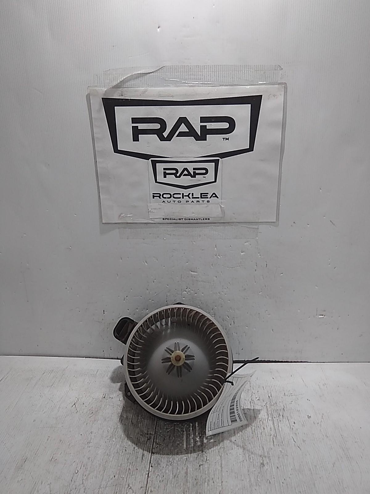 View Auto part Heater Fan Motor Toyota Kluger 2008