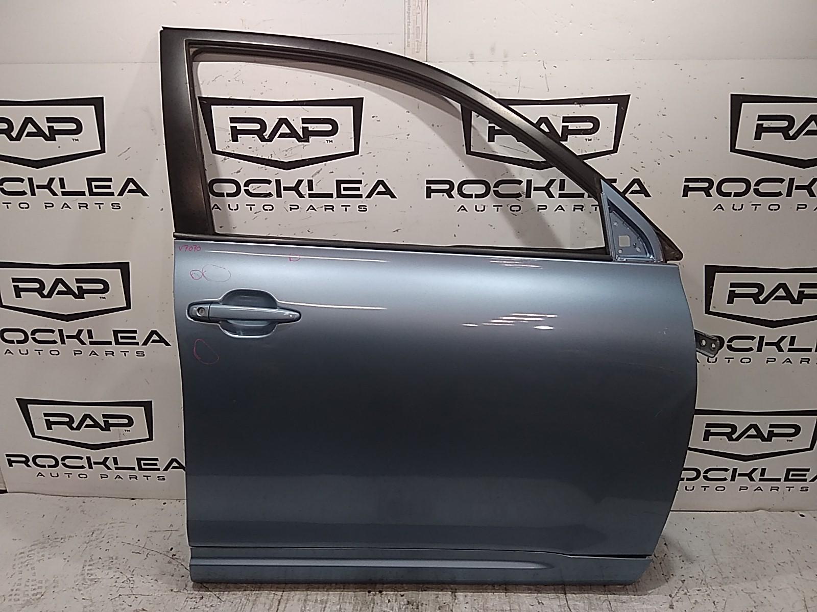 View Auto part Right Front Door Toyota Kluger 2008