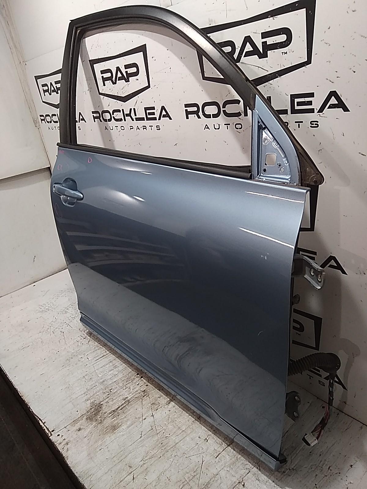View Auto part Right Front Door Toyota Kluger 2008