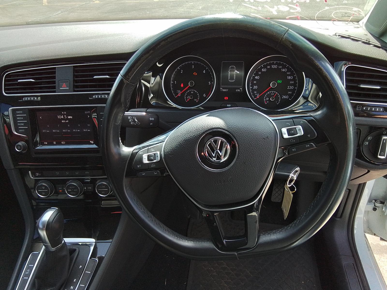 View Auto part Overflow Bottle Volkswagen Golf 2015