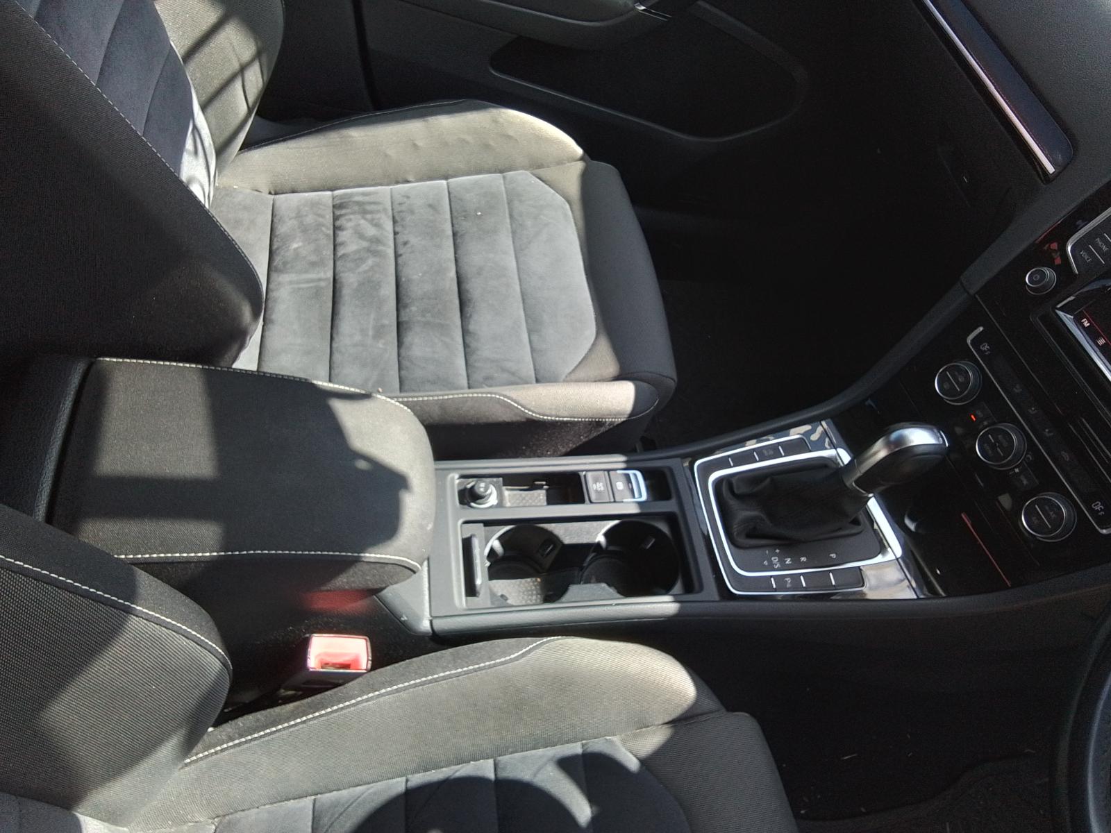 View Auto part A/C Condenser Volkswagen Golf 2015
