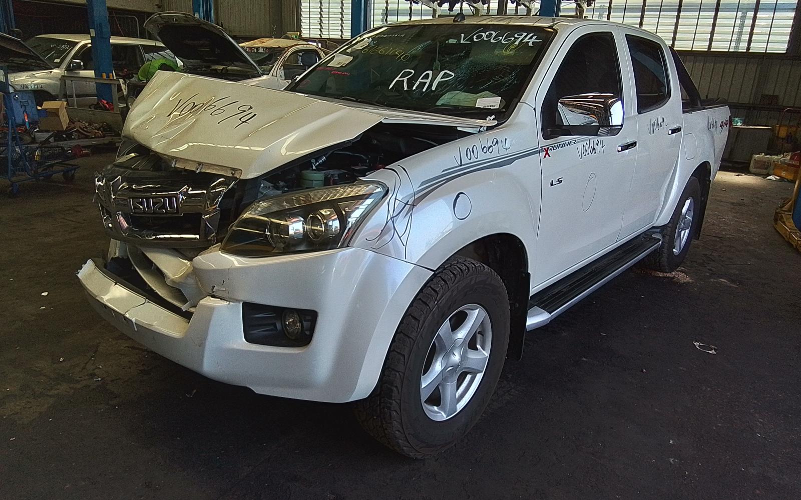View Auto part Wiper Arm Isuzu Dmax 2013