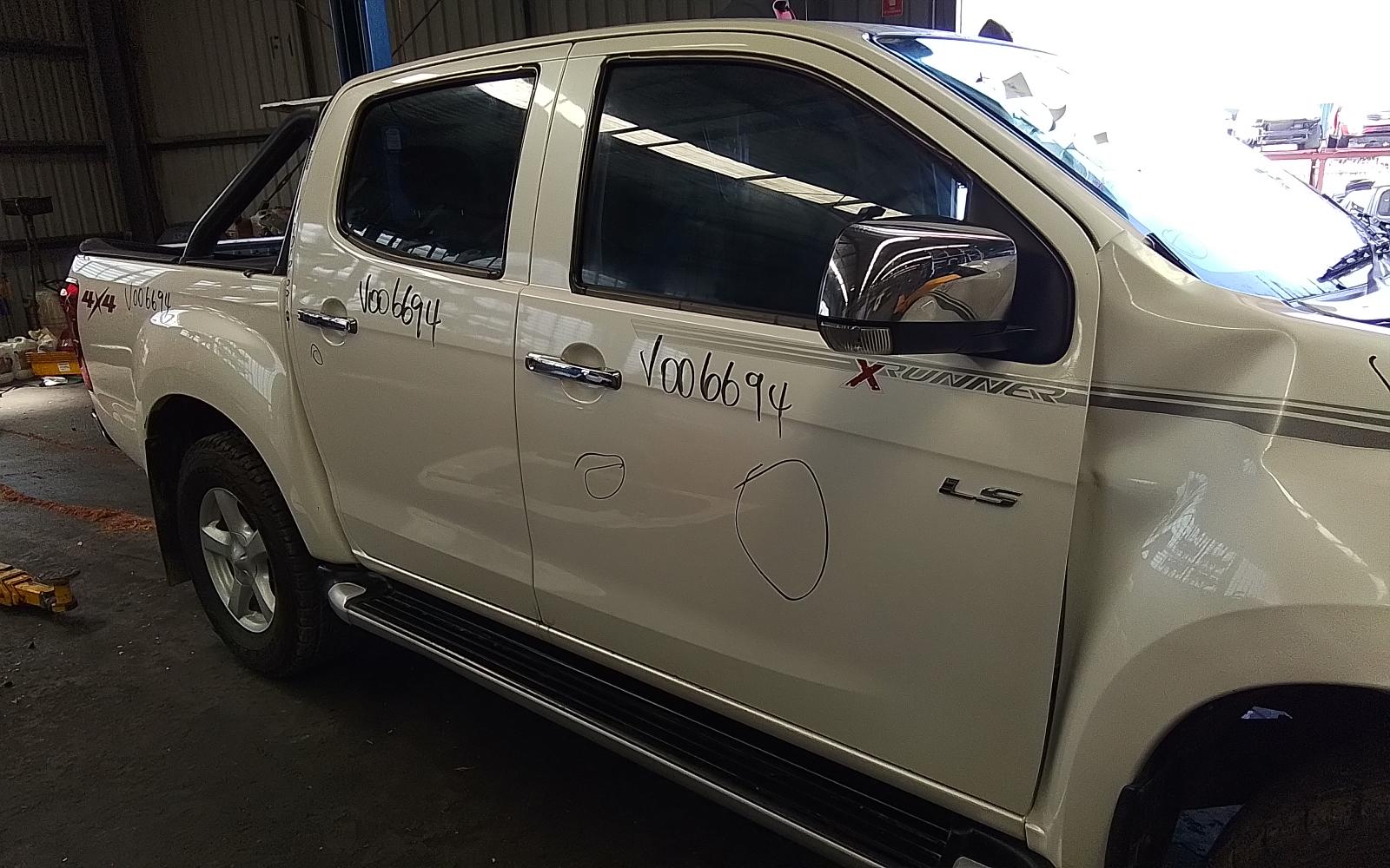 View Auto part Wiper Arm Isuzu Dmax 2013