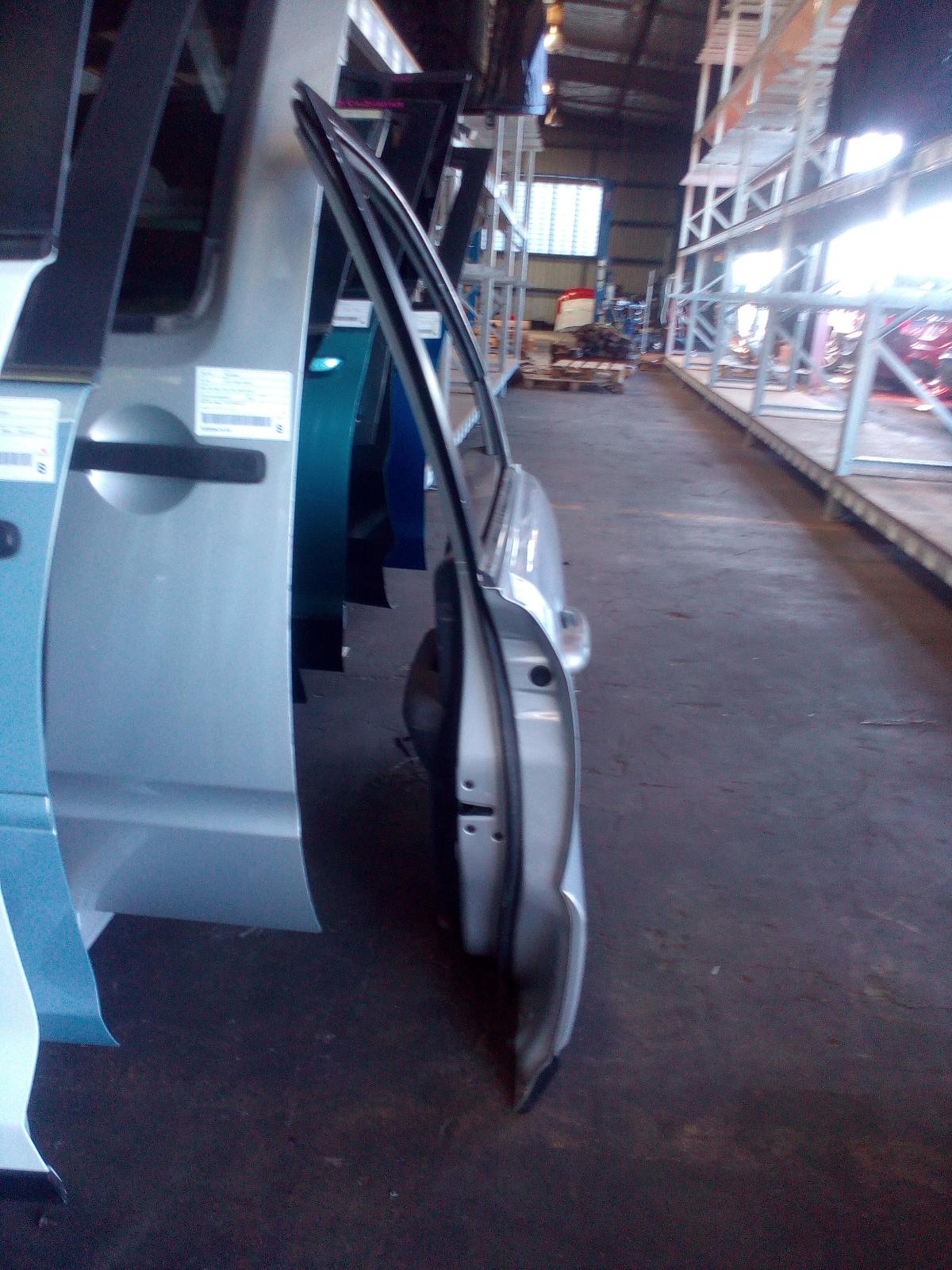 View Auto part Right Front Door Kia Sportage 2007