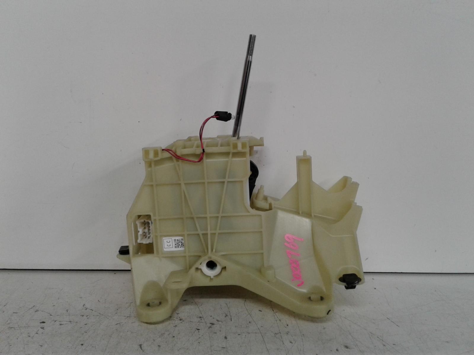 2016 Mitsubishi Outlander Gear Stick/Shifter View Auto part Gear Stick/Shifter Mitsubishi Outlander 2016