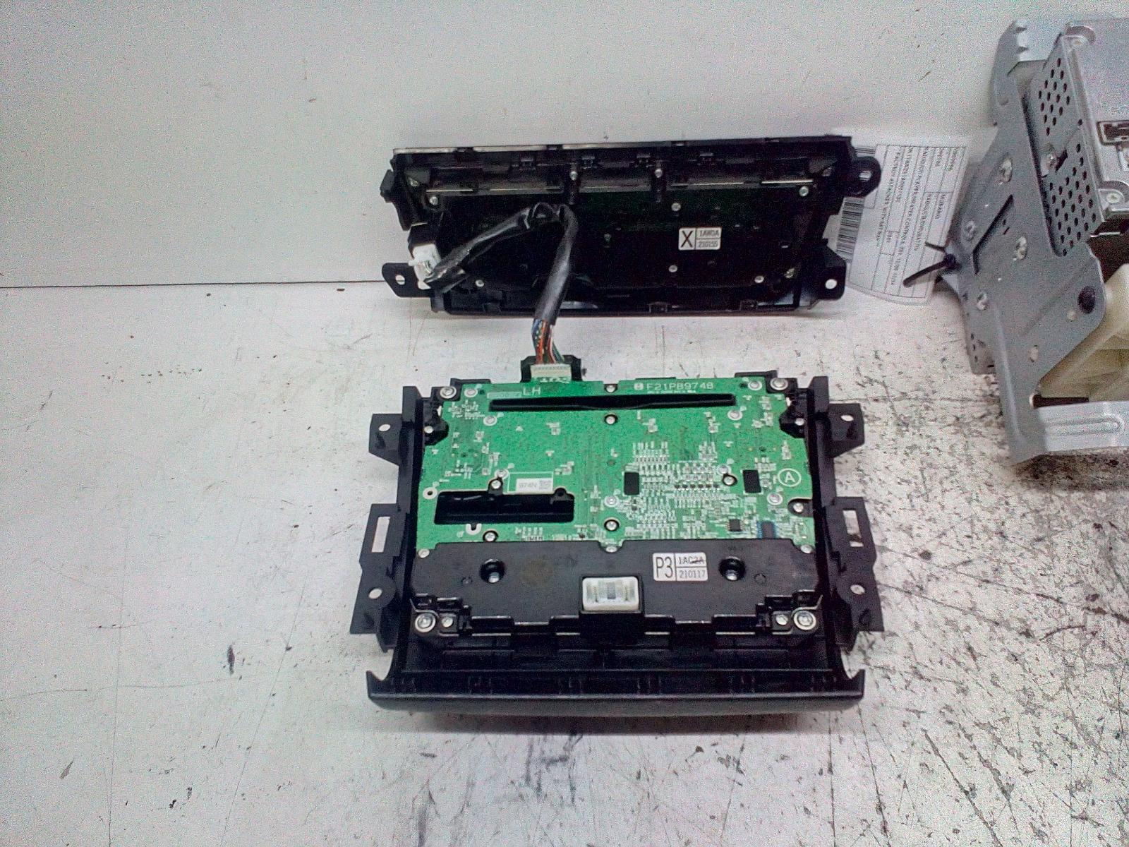 View Auto part Radio/Cd/Dvd/Sat/Tv Nissan Murano 2009
