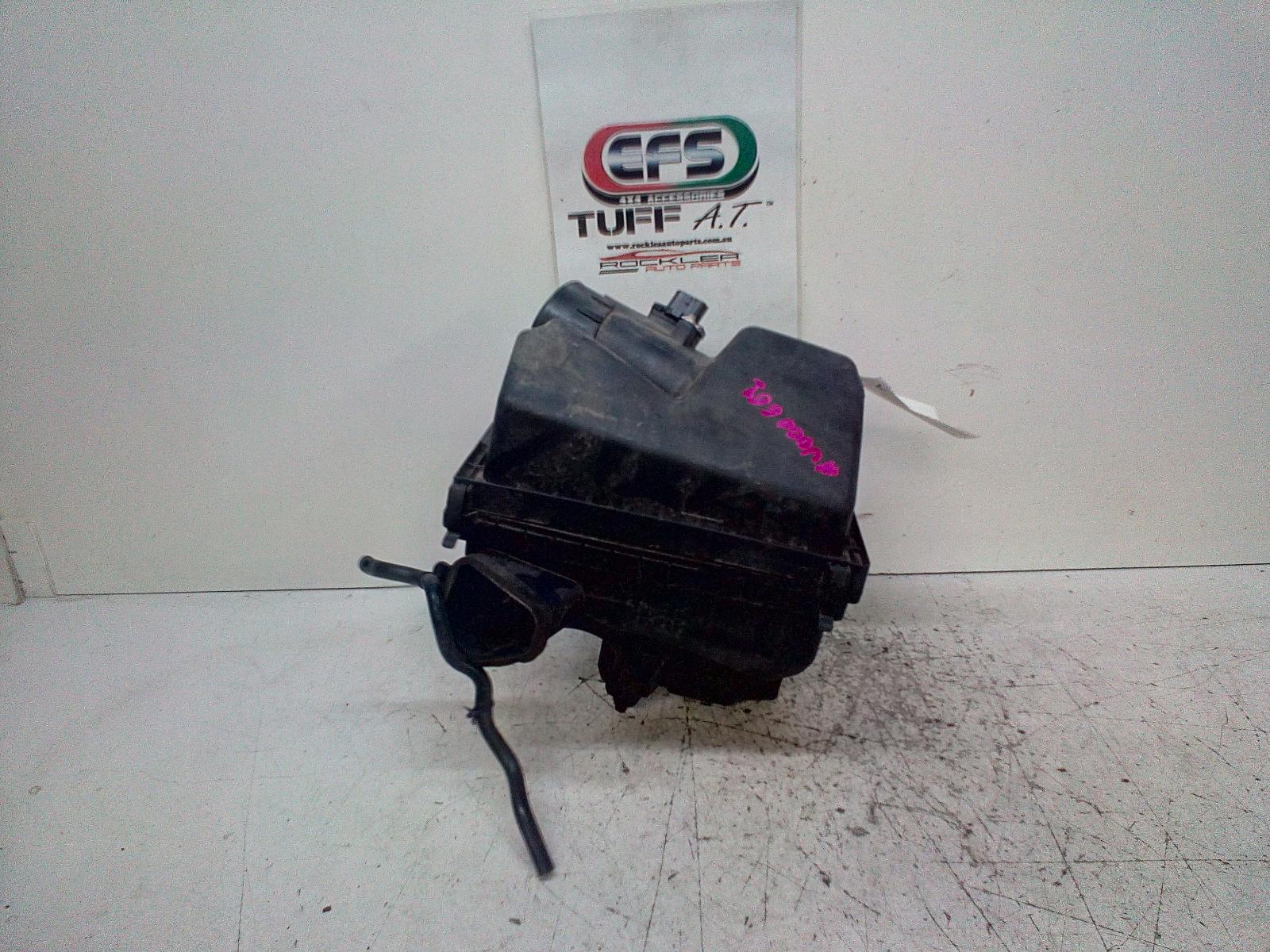 View Auto part Air Cleaner/Box Nissan Pathfinder 2016