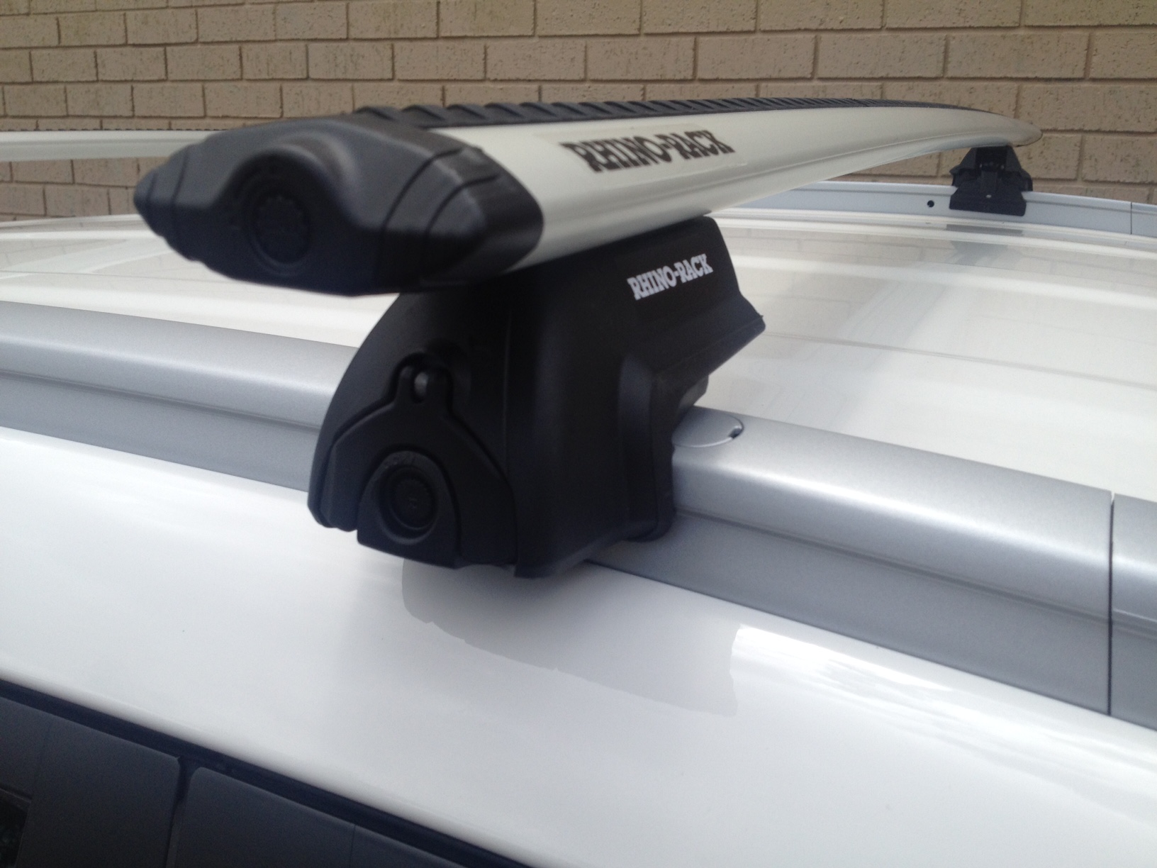 Hyundai I ix35 4dr SUV With Solid Roof Rails (Trophy) 01/1407/15 Rhino