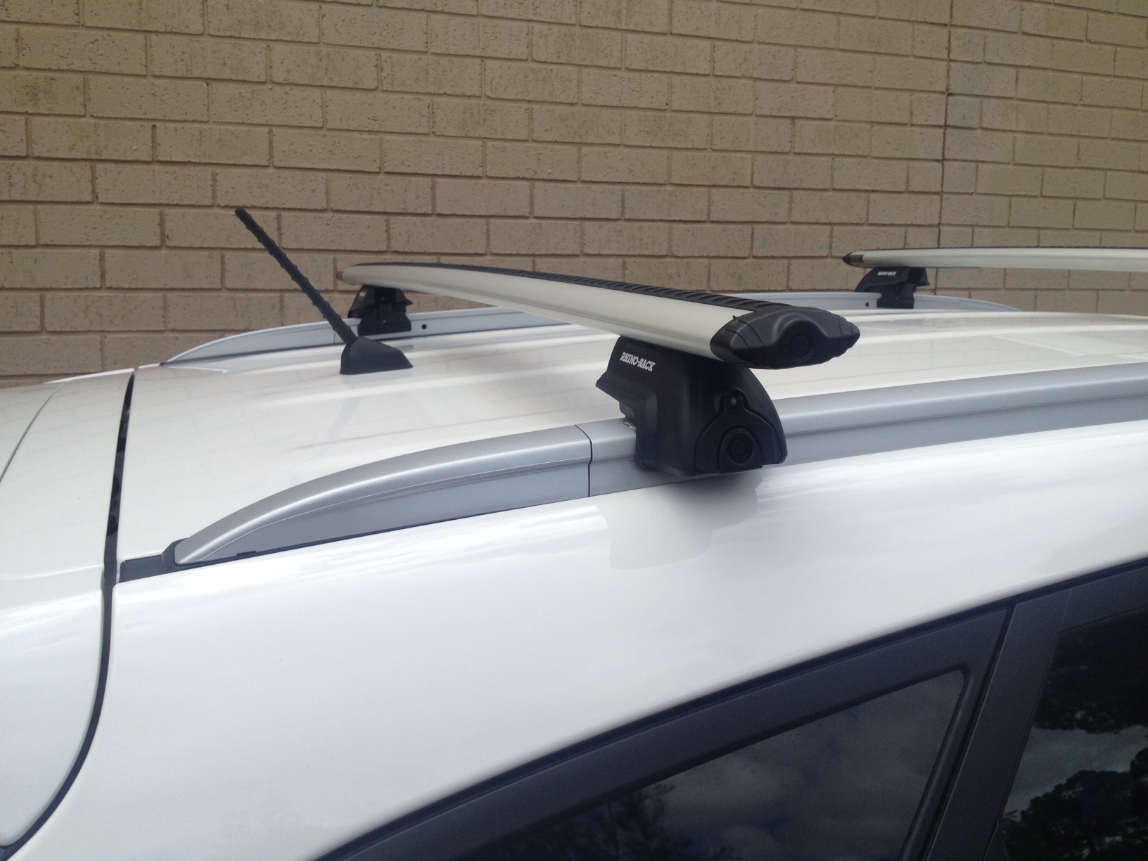 Thule Roof Racks >> Hyundai I ix35 4dr SUV With Solid Roof Rails (Trophy) 01 ... Thule Roof Racks >> Hyundai I ix35 4dr SUV With Solid Roof Rails (Trophy) 01 ...