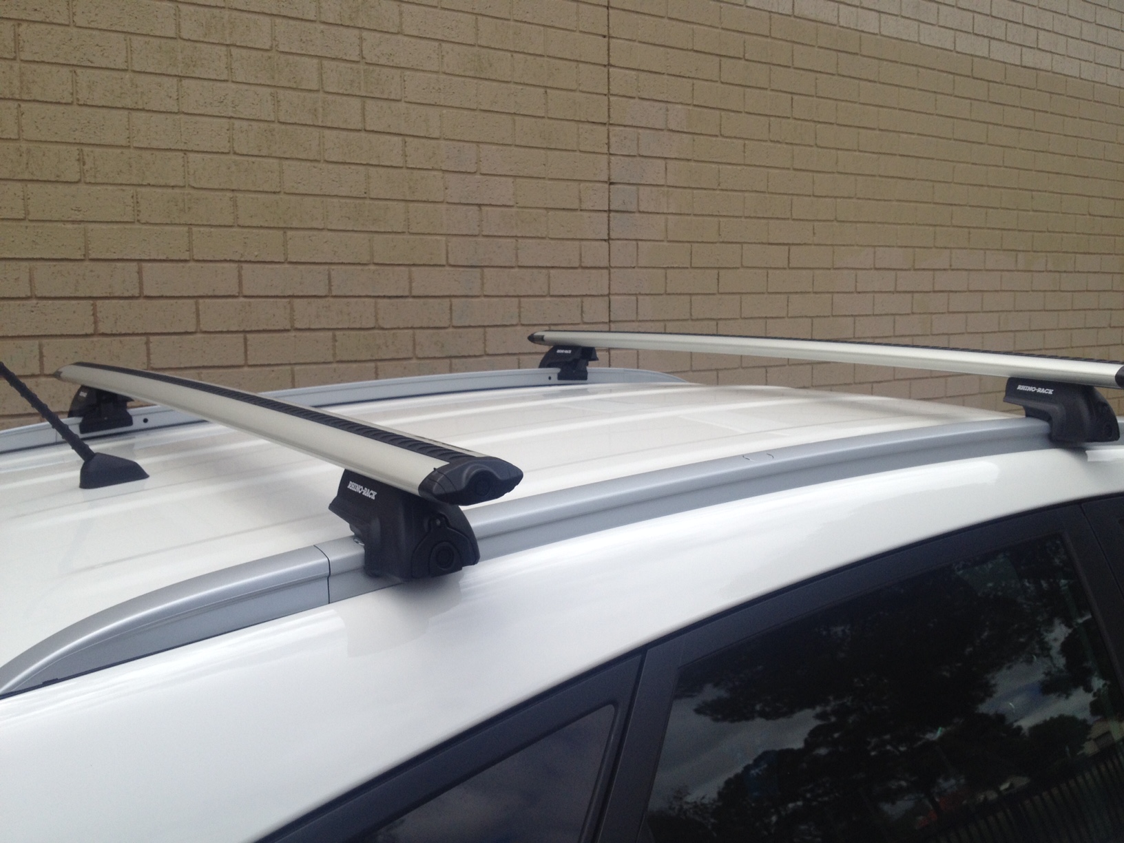 Hyundai I ix35 4dr SUV With Solid Roof Rails (Trophy) 01/1407/15 Rhino