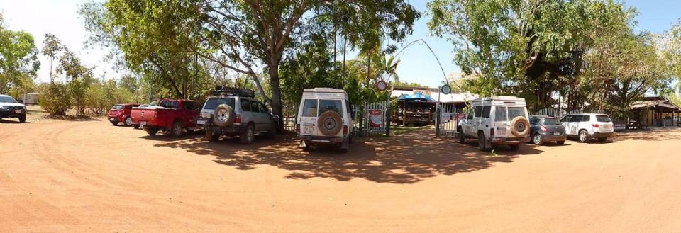 Lazy Lizard Caravan Park & Tavern
