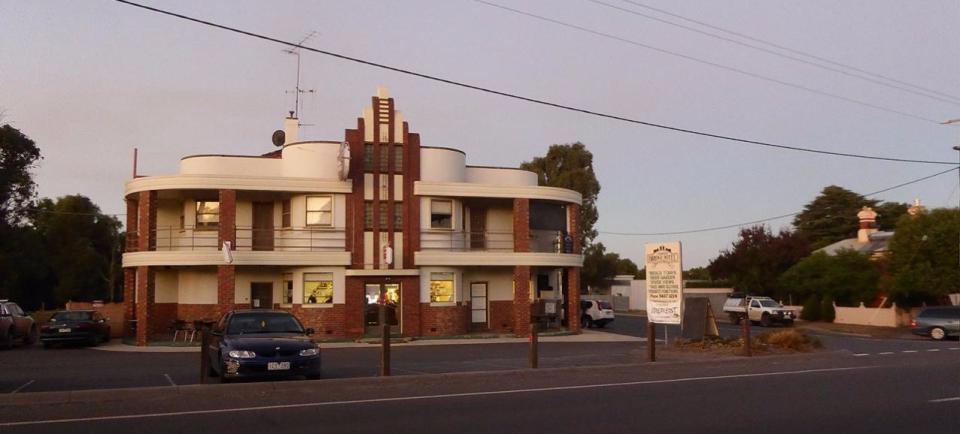 Loddon Bridge Hotel